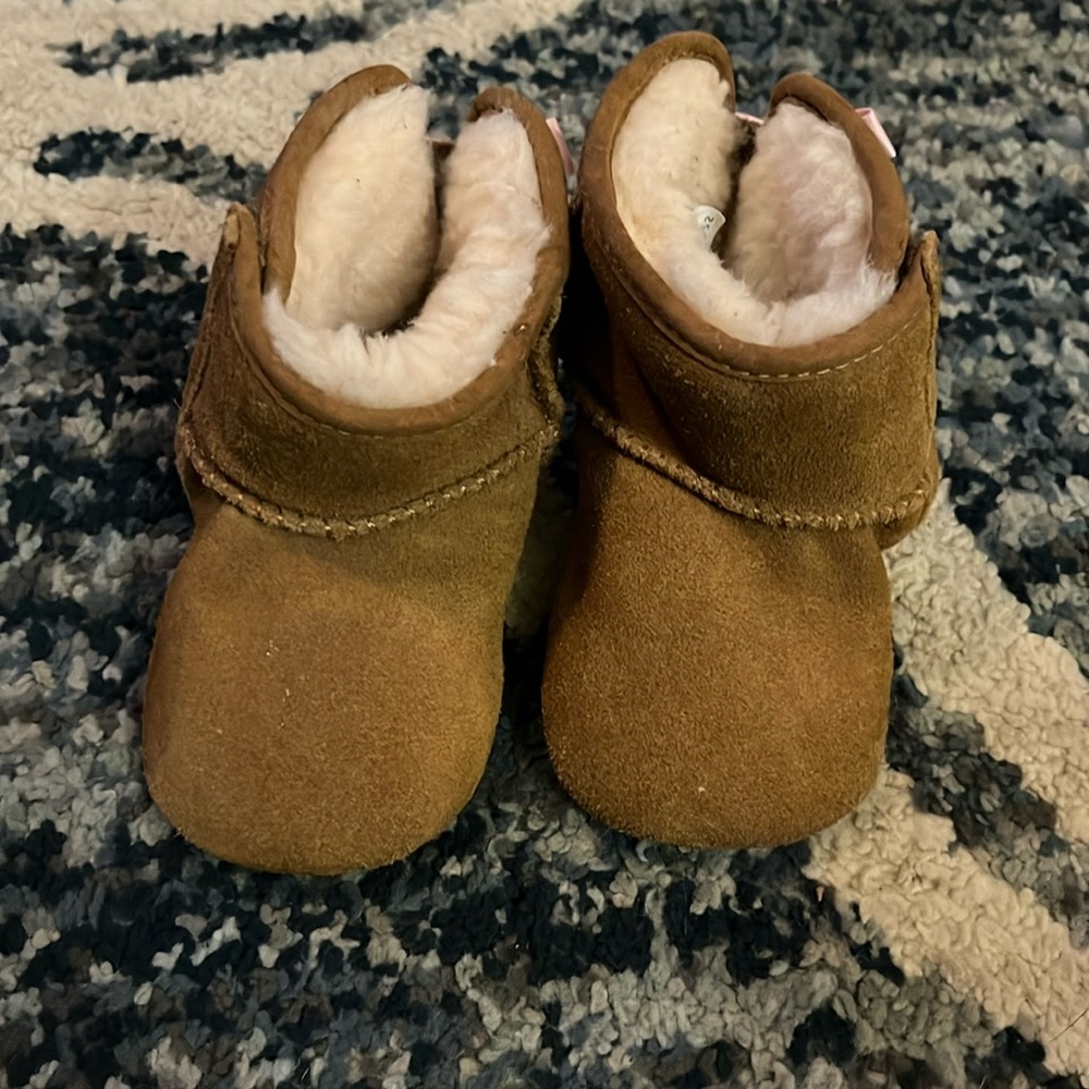 Baby girl Ugg boots size US4/5
